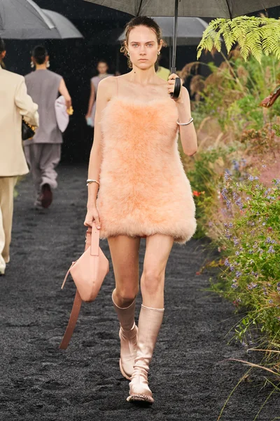 Look 11